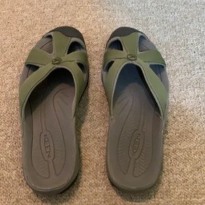 Keen Bali sandals, Size 7.5M, Green/neutral gray